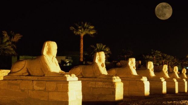 The city of Luxor houses the ruins of numerous temple complexes