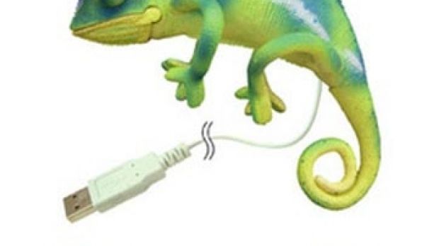 The USB chameleon won't change colors but it will stick out its tongue