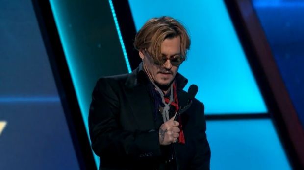 Johnny Depp and his “weird” microphone at the Hollywood Film Awards 2014