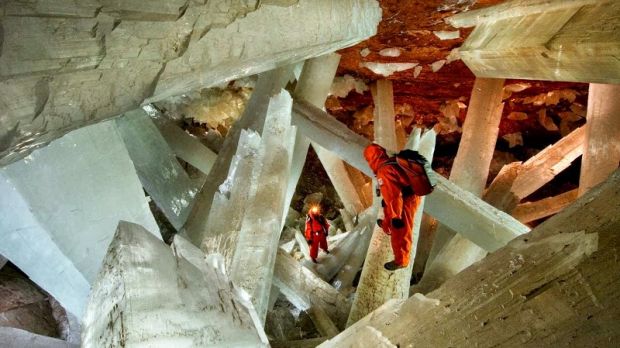 Giant crystals found in cave in Mexico