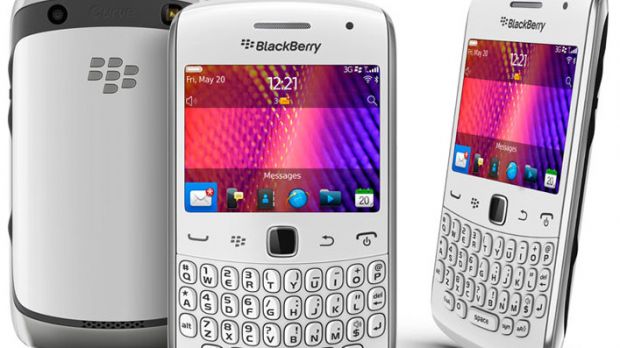White BlackBerry Curve 9360