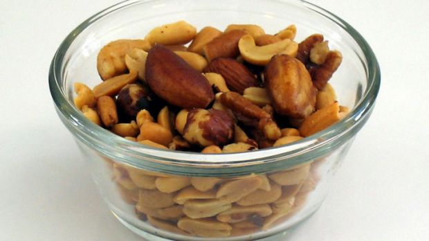 A ball containing a mixture of nuts will make all the large and heavy ones come on top when shaken
