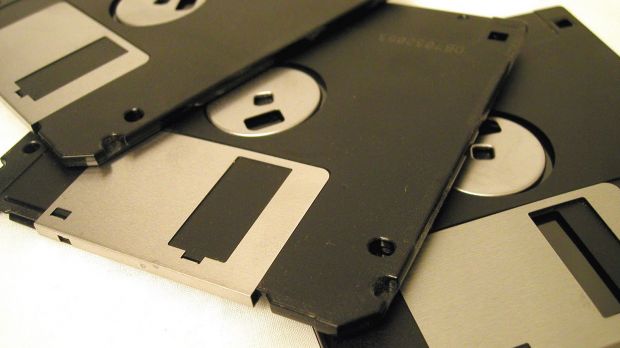 Floppy disk drives no longer work on Windows 10
