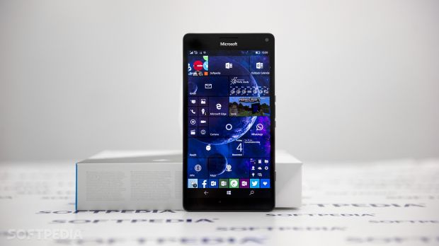 Microsoft Lumia 950 XL (front)