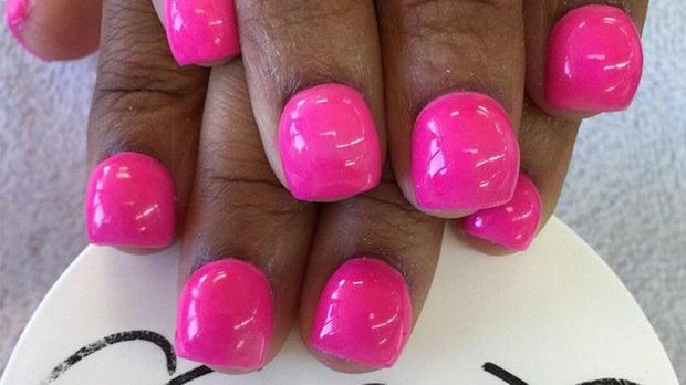Women are making their nails look like bubbles