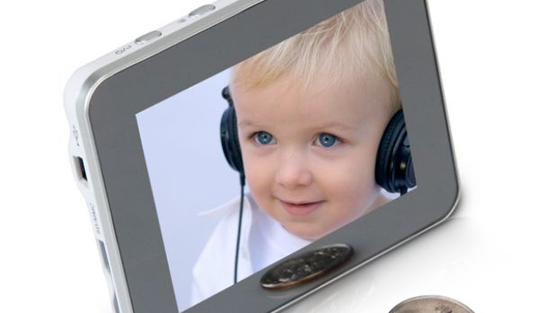 The new cenOmax F350 digital photo frame - front view