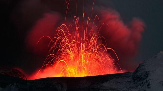 Fire fountain eruptions explain the presence of volcanic glass on the Moon