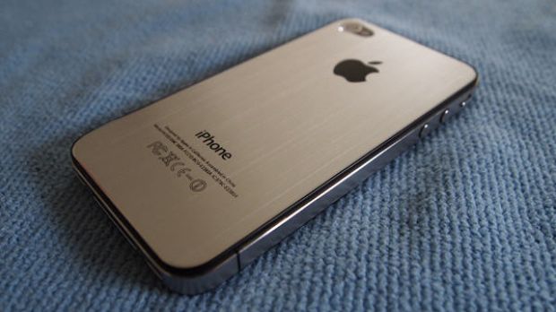 iPhone 4 equipped with a metal back casing suggesting this is how iPhone 5 will look like