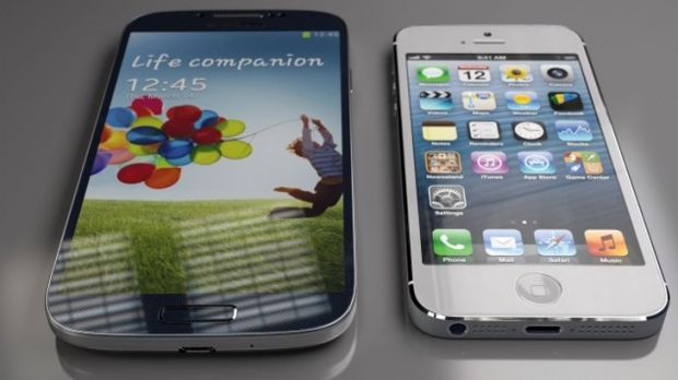 iPhone 5 and Samsung Galaxy S4 size comparison (mockups)