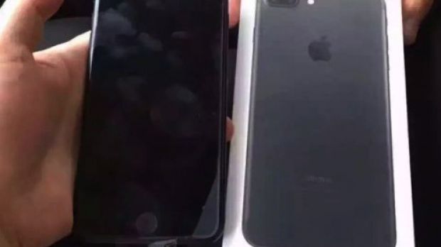 Jet Black Iphone 7 Unboxing Photos Leak Ahead Of Public Launch