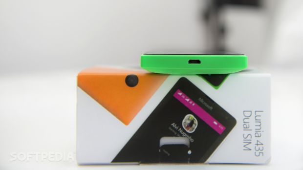 The bulky Lumia 435 that Microsoft eventually launched