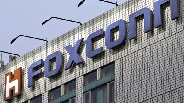 Microsoft has decided to sue Foxconn’s parent company, Hon Hai, because it failed to comply with a patent-licensing agreement, according to reports.