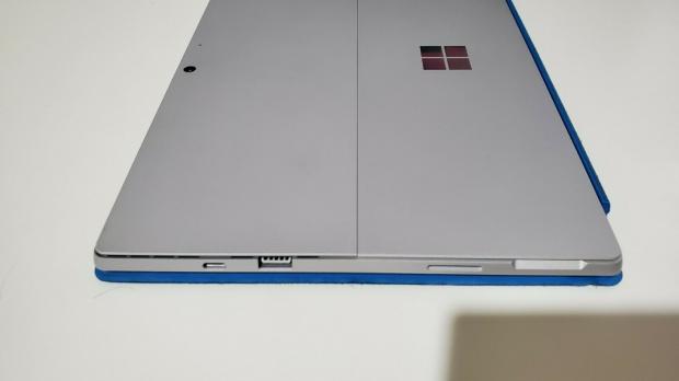 Alleged Surface Pro 8 prototype