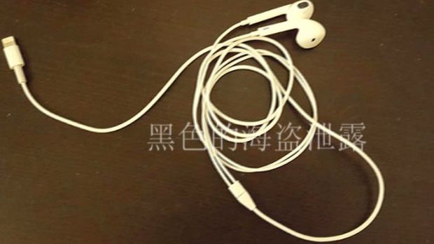 Photo claiming to reveal the new iPhone 7 headphones