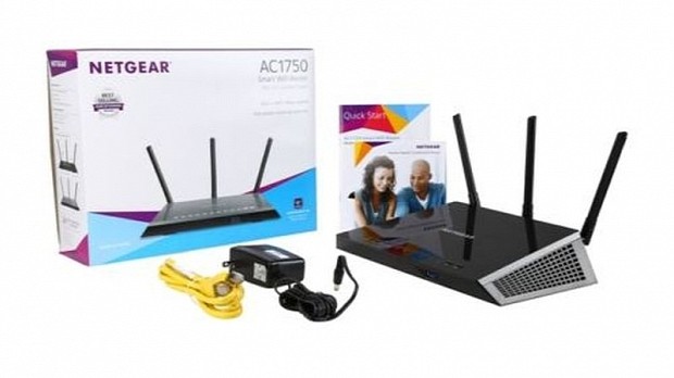 NETGEAR R6400 router and accessories