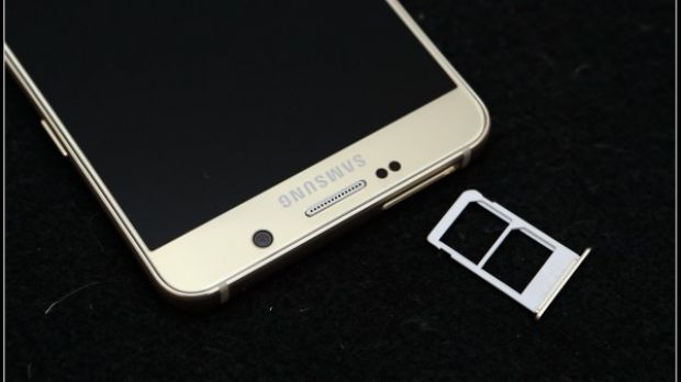 Samsung Galaxy Note 5 Dual Sim Doesn T Have A Microsd Card Slot
