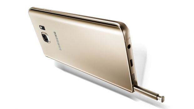 Samsung Galaxy Note5 with S Pen sticking out