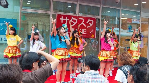 Hamburgirl Z is a hamburger-themed girl band in Japan