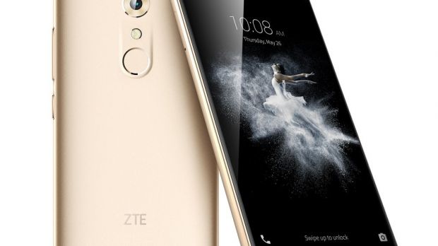 ZTE Axon 7 front and back view