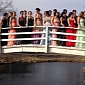 A Splash to Remember – Prom-Goers Plunge into Water After Shaky Bridge Collapses