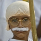 A Thousand Indian Students Dress Up Like Gandhi, Break Record