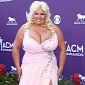 ACM Awards 2013: Dog the Bounty Hunter’s Wife Beth Spills Out of Dress – Photo