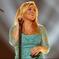 ACM Awards 2013: Kelly Clarkson Performs “Don’t Rush” – Video