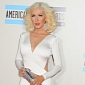AMAs 2013: Christina Aguilera Is Foxy, Gorgeous on the Red Carpet – Photo