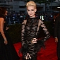 Anne Hathaway Goes Blonde, See Through at the MET Gala 2013 – Photo