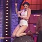 Anne Hathaway Lip Syncs Miley Cyrus’ “Wrecking Ball” and It’s the Best Thing Ever - Video