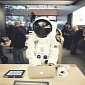 Astronaut Lands in NYC Apple Store