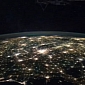 Aurora and America: New Time-Lapse Video from ISS