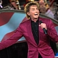 Barry Manilow’s Face at A Capitol Fourth Show Is the Talk of Twitter – Photo
