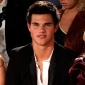 Being a Hottie Is ‘Embarrassing,’ Taylor Lautner Says