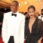 Beyonce Loses Ring on the Red Carpet at the MET Gala 2014 – Photo