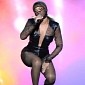 Beyonce Wears Shorts Cut Out to Expose Her Derriere in Concert – Video