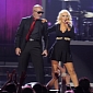 Billboard Music Awards 2013: Christina Aguilera, Pitbull Perform – Video