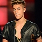 Billboard Music Awards 2013: Justin Bieber Performs Twice – Video