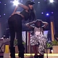 Billboard Music Awards 2013: Nicki Minaj Twerks for Lil Wayne – Video