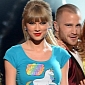 Billboard Music Awards 2013: Taylor Swift Is “22” – Video