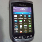 BlackBerry Torch 2 Gets Handled, Photos and Specs Available
