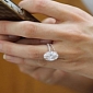 Blake Lively Shows Off Huge, $2 Million (€1.53 Million) Engagement Ring