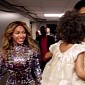 Blue Ivy Congratulates Beyonce at the End of VMAs 2014 Performance – Video