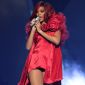 Brit Awards 2011: Rihanna Performs, Refuses to ‘Tone It Down’