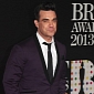 Brit Awards 2013: Robbie Williams Makes Harry Styles, Taylor Swift Joke