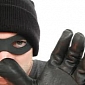 Burglar Wearing UPS Getup Gets Away with $40,000 (€30,900) – Video
