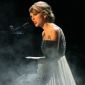 CMA Awards 2010: Taylor Swift Performs ‘Back to December’