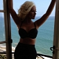 Christina Aguilera Shows Off Toned Figure in Daring Photo