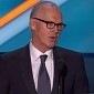 Critics’ Choice Awards 2015: Michael Keaton Gives Beautiful Speech, Falls off Stage – Video