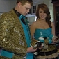 Duct Tape Prom Dress and Tux May Win Students a Scholarship – Photo